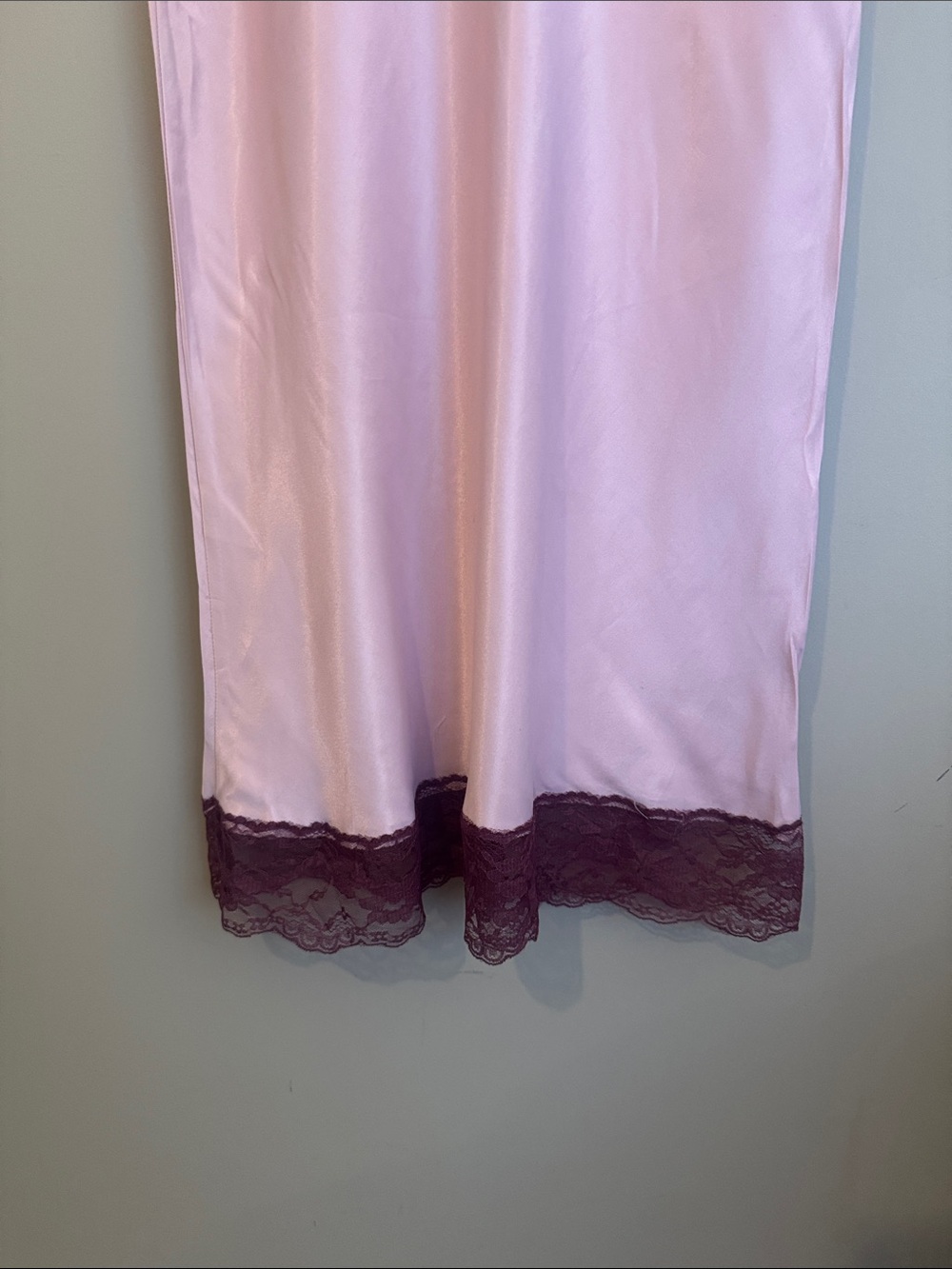 NWOT- Topshop satin bias maxi skirt in pink with burgundy lace, size US 8 - Picture 11 of 12